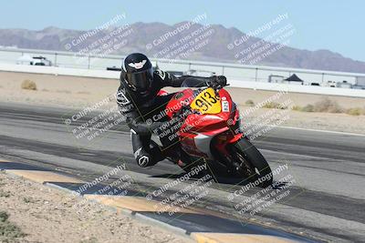 media/Oct-30-2025-Racers Edge (Thu) [[dabbdaf680]]/3-B Group/Session 3 (Turn 15 Inside)/